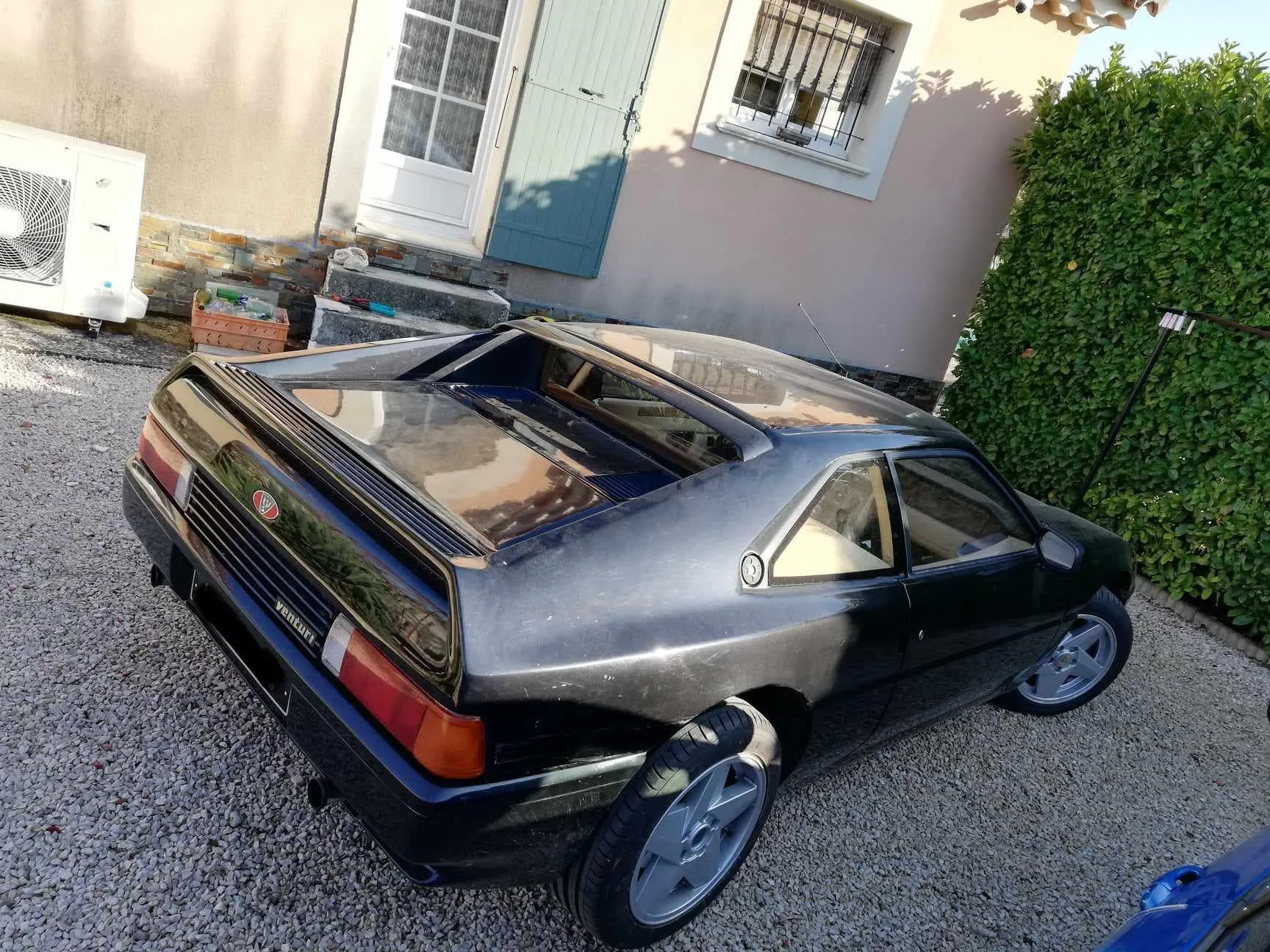 V6